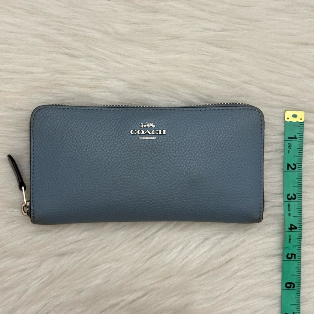 COACH - BLUE PEBBLED LEATHER LONG ZIP WALLET - Picture 15 of 16